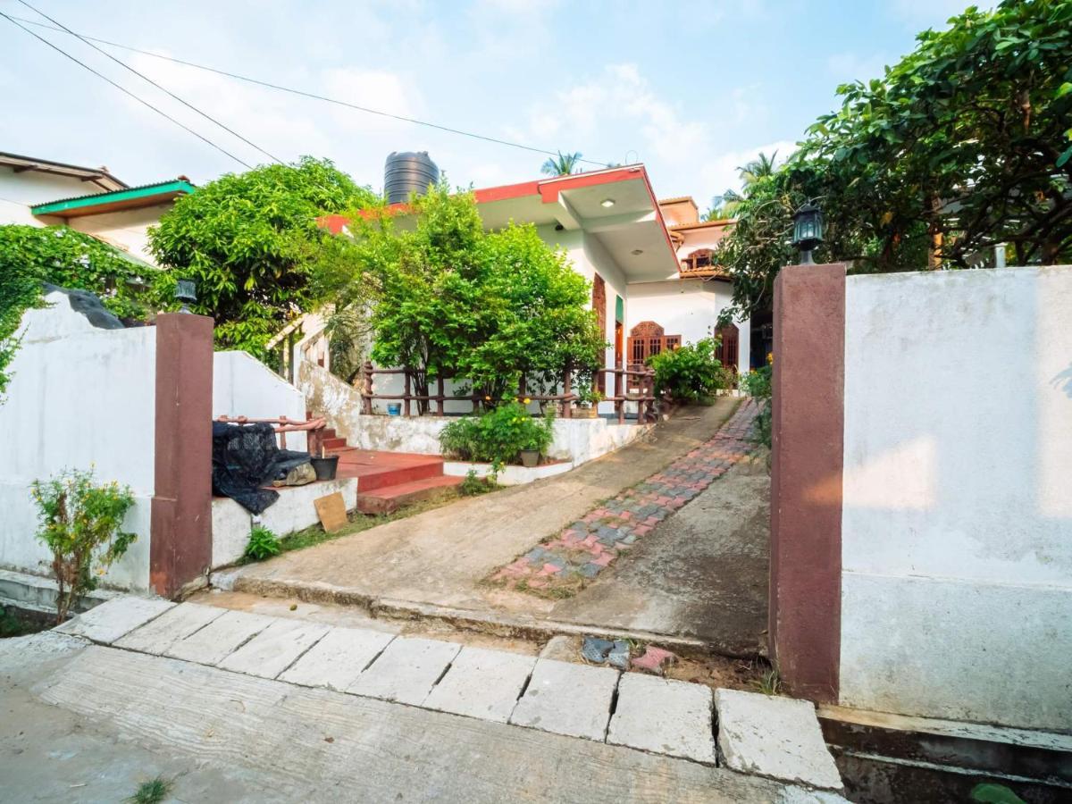 Surfing Guest House Matara Dış mekan fotoğraf